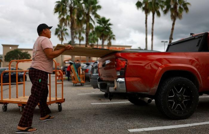 Los floridanos huyen del desastre inminente a medida que se acerca el huracán Milton