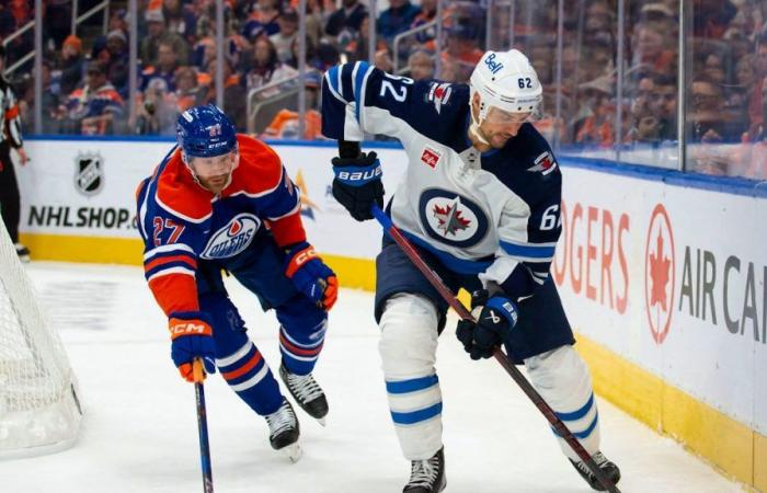 Gafas Niederreiter en el campeonato de la NHL