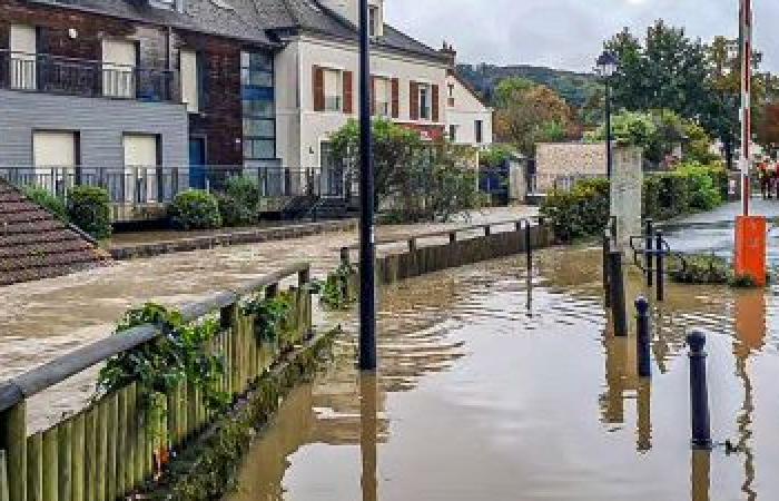 Inundaciones en Yvelines, carreteras cortadas y transporte detenido