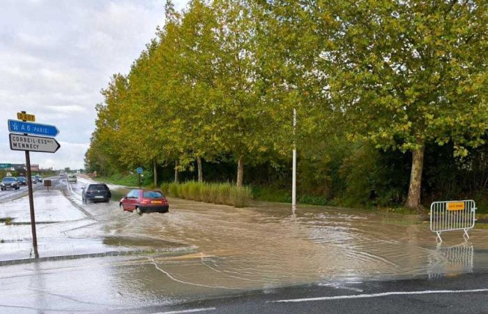 ¿Qué carreteras siguen cerradas después de la tormenta Kirk?