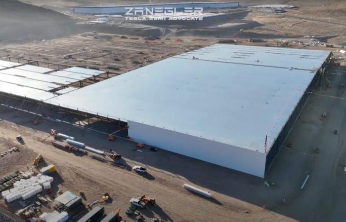 Sorprendente avance de la nueva semifábrica de Tesla en Giga Nevada