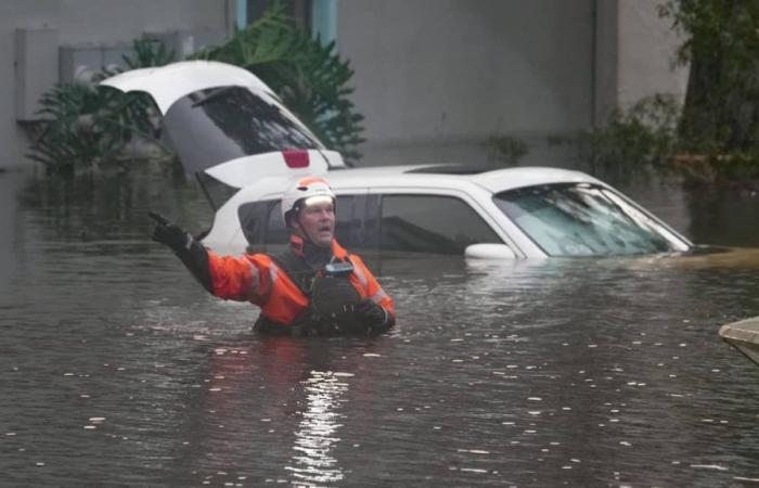 EN FOTOS | Huracán “Milton”: floridanos atrapados por graves inundaciones