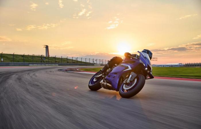 ¡119 caballos de fuerza, suspensión KYB totalmente ajustable, kit aerodinámico! La Yamaha YZF-R9 2025 con un precio de NT$ 402.000 sale a la venta en el extranjero | SUPERMOTO8