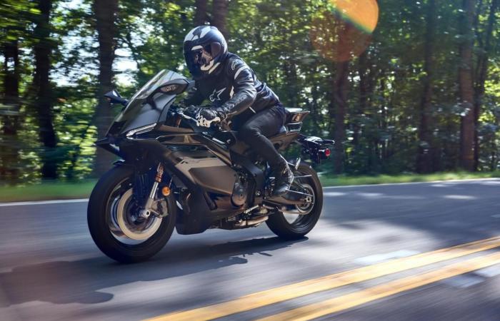 ¡119 caballos de fuerza, suspensión KYB totalmente ajustable, kit aerodinámico! La Yamaha YZF-R9 2025 con un precio de NT$ 402.000 sale a la venta en el extranjero | SUPERMOTO8