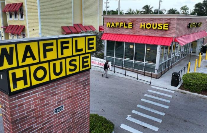 cómo la cadena Waffle House se convirtió en un indicador de la gravedad de las tormentas