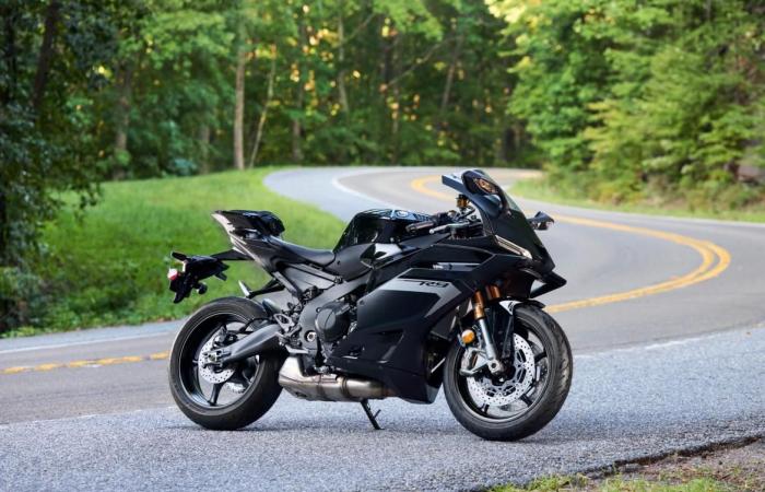 ¡119 caballos de fuerza, suspensión KYB totalmente ajustable, kit aerodinámico! La Yamaha YZF-R9 2025 con un precio de NT$ 402.000 sale a la venta en el extranjero | SUPERMOTO8