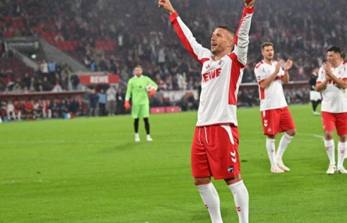 La despedida del futbolista alemán Lukas Podolski sale mal