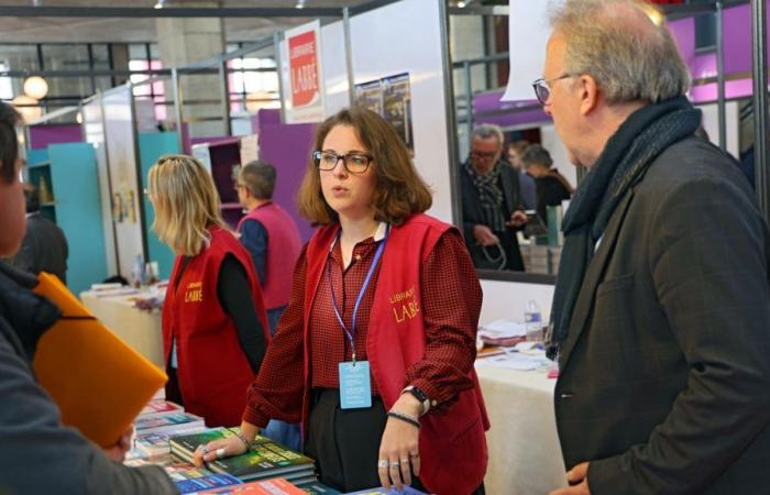 en la Feria del Libro, libreros apasionados por los libros hasta el final