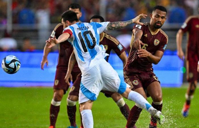 En Venezuela, Argentina jugó en una cancha podrida