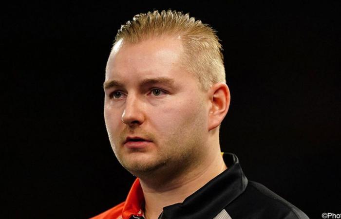 VIDEO – Van den Bergh demuestra resistencia contra el número 5 Chisnall y es cuartofinalista en el Gran Premio Mundial