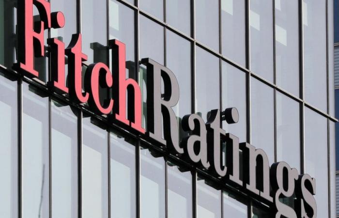 La agencia Fitch mantiene la calificación de Francia en “AA-”, pero la sitúa en perspectiva negativa