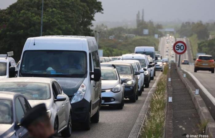 3.200 coches más cada año en las carreteras de la Isla de la Reunión