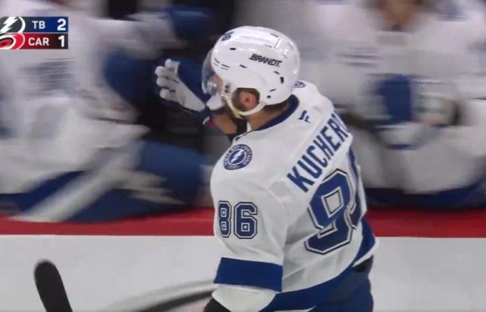 hat-trick en el tercer tiempo (incluyendo dos porterías vacías) para Nikita Kucherov