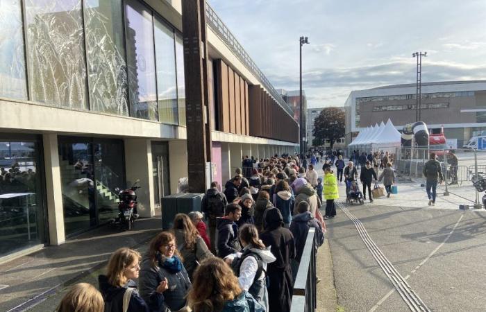 En Rennes, más de 3.000 personas hacen cola para la venta de liquidación de los Juegos Olímpicos