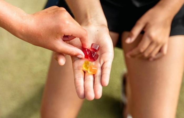 Tres niños hospitalizados tras comer caramelos arrojados por dos payasos en el patio de un colegio belga