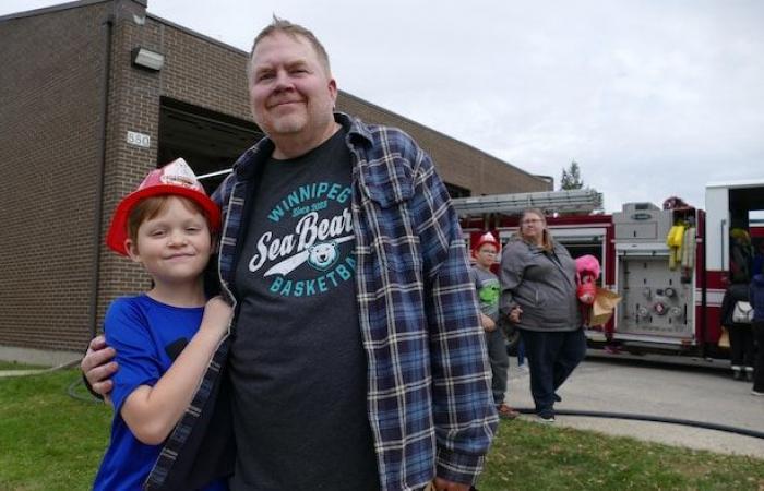 Las estaciones de bomberos de Winnipeg abren sus puertas y crean conciencia