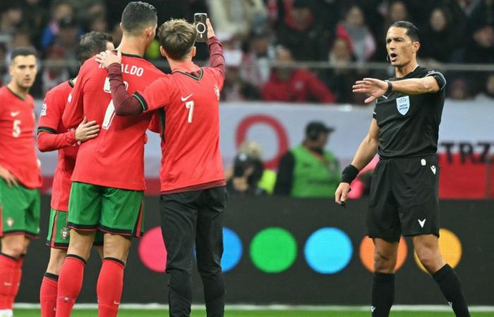 Portugal gana, en parte gracias a Ronaldo, contra Polonia, mientras que España lucha contra Dinamarca