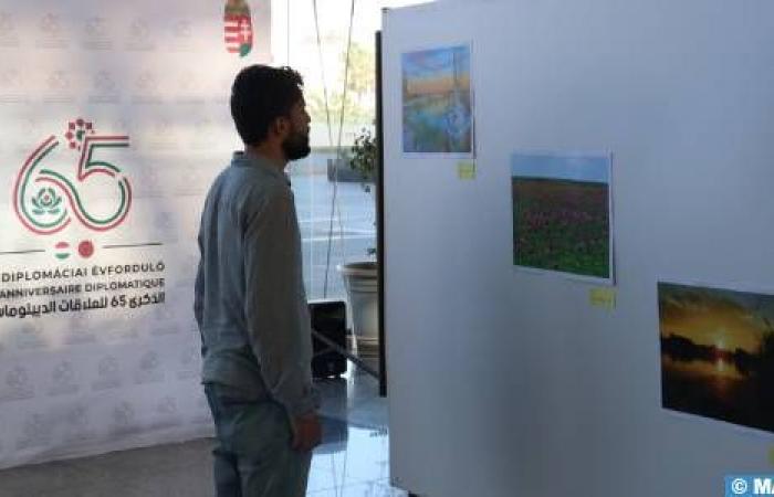 Exposición fotográfica en Rabat con motivo del 65º aniversario del establecimiento de relaciones diplomáticas entre Marruecos y Hungría