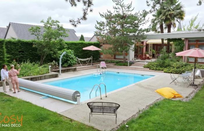 Piscina, terraza, palmera, viven en una típica villa vintage de los años 70, que recuerda a la California de Alsacia.