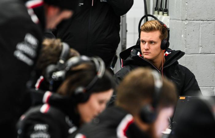 Mick Schumacher está “evaluado” para la temporada 2025