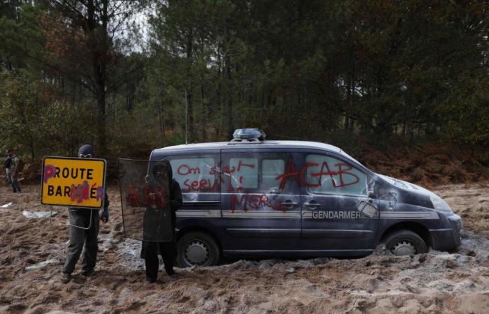 Se realiza una búsqueda en el campamento de los opositores al proyecto después de los daños.