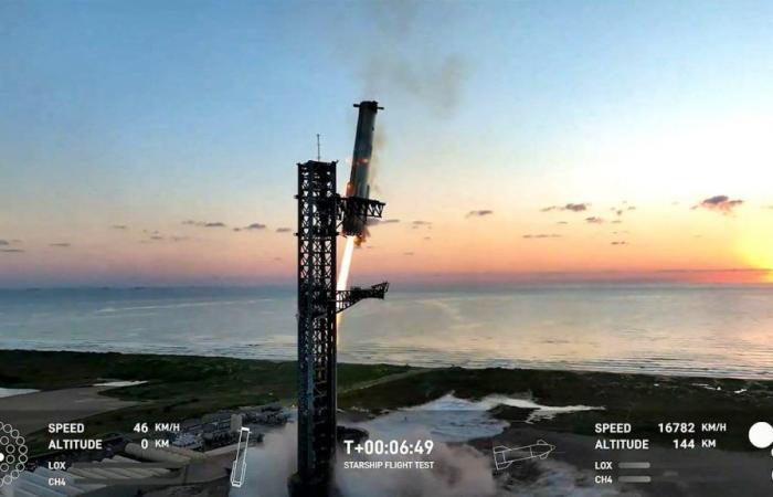 SpaceX logra atrapar parte de su megacohete en vuelo