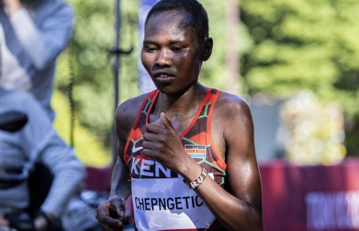 Ruth Chepngetich (Kenia) bate el récord mundial y se convierte en la primera mujer en hacerlo en menos de 2h10”