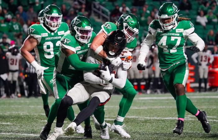 Los Roughriders aplastan a los Lions para asegurar el juego de playoffs en casa