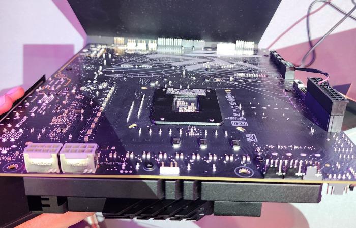 ASUS anuncia actualizaciones “emocionantes” para la placa base Z890 BTF próximamente