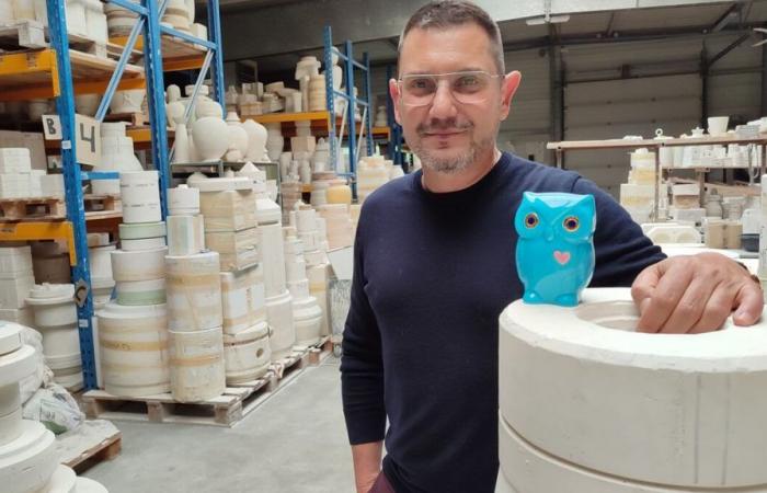 La fábrica Émaux de Longwy apuesta por un búho azul para reponer sus arcas