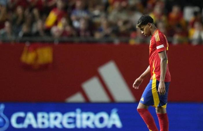 Fútbol. Golpeado ante Dinamarca, Lamine Yamal abandona la selección española