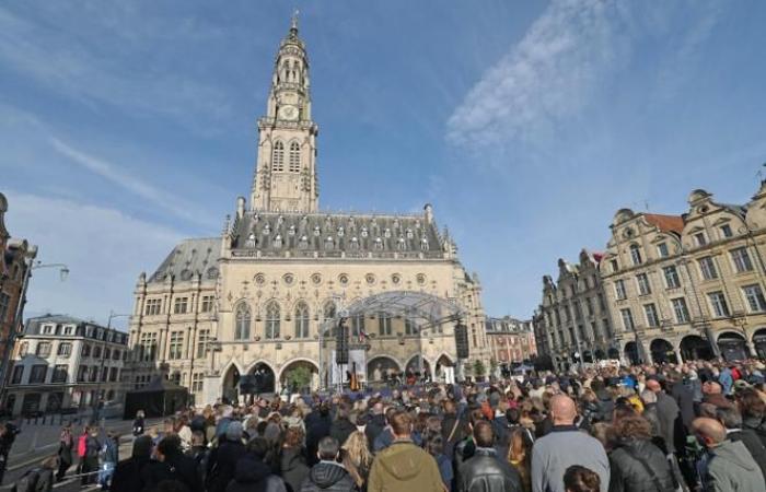 La memoria de Dominique Bernard celebrada en Arras, un año después del atentado