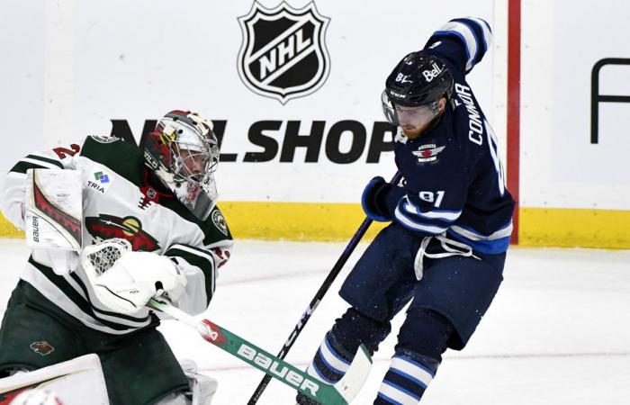 Los Jets siguen perfectos al derrotar a los Wild 2-1 en tiempo extra