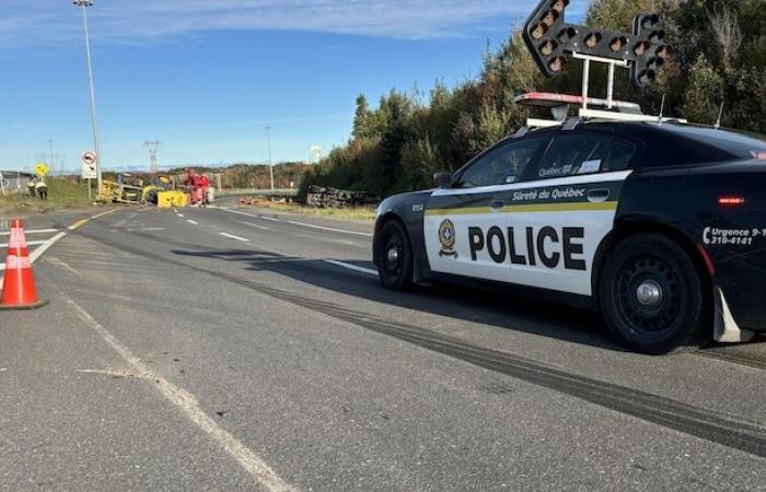 Camión volcado en la rampa de la A20 para acceder al puente Pierre-Laporte