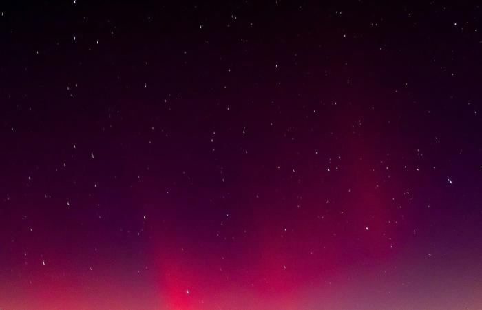 La magnífica aurora boreal iluminó el cielo de Gironda