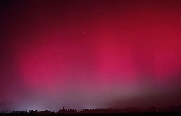 La magnífica aurora boreal iluminó el cielo de Gironda