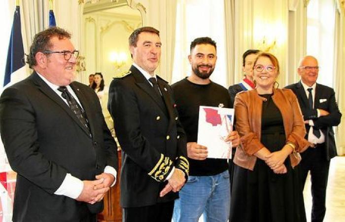 Entre los extranjeros finisterres que recibieron la nacionalidad francesa en Quimper, Abderrahim “se siente bien aquí”