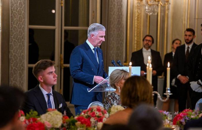 Mathilde y Philippe de Bélgica se reúnen con su hijo Gabriel para el banquete de Estado en el Elíseo