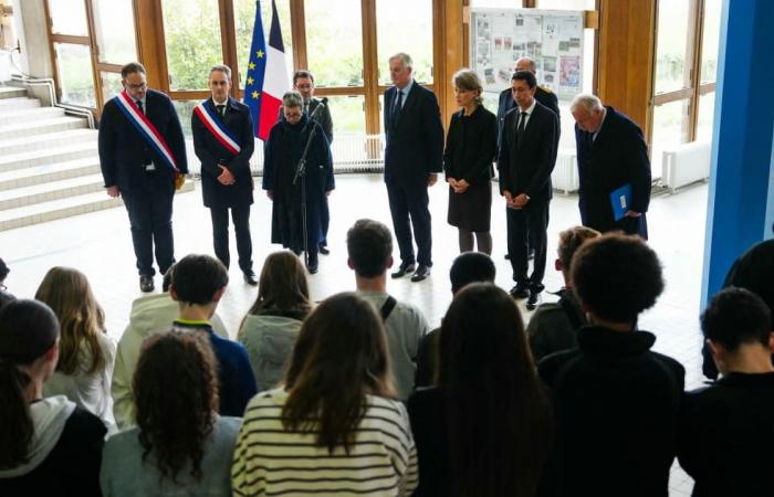 Un minuto de silencio en las escuelas secundarias y preparatorias, el francés Laurent Vinatier condenado en Rusia… Noticias de hoy