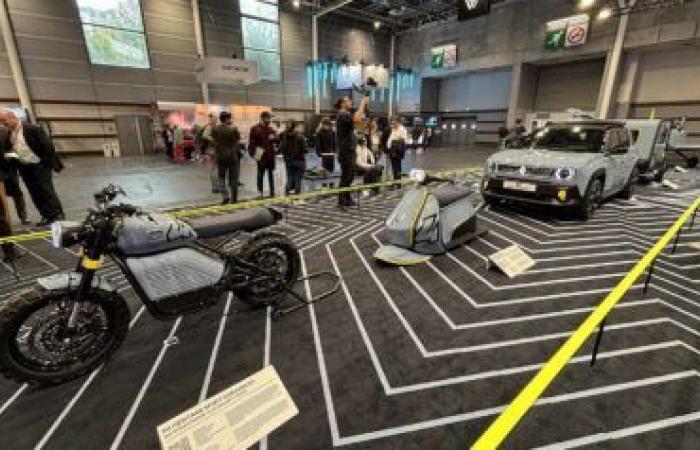 Inspirada en el nuevo Renault 4, esta motocicleta electrifica el Salón del Automóvil de París