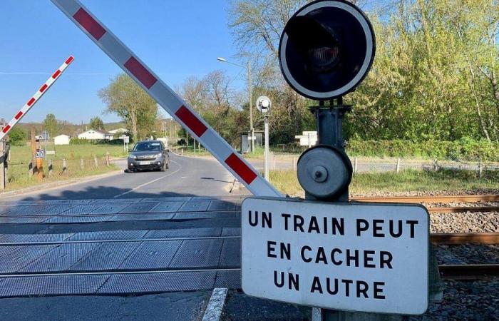 Otra barrera rota en este concurrido paso a nivel en Dordoña