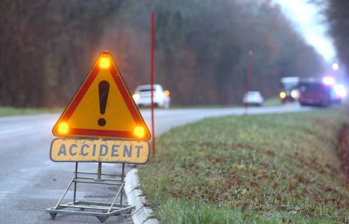 Un accidente de tráfico deja tres víctimas, entre ellas una mujer de 50 años, en estado grave