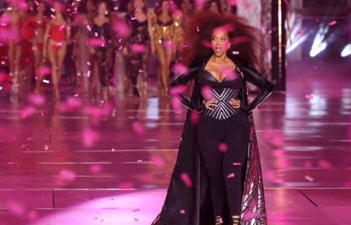 Kate Moss hace su debut en la pasarela de Victoria’s Secret: el famoso desfile regresa después de seis años