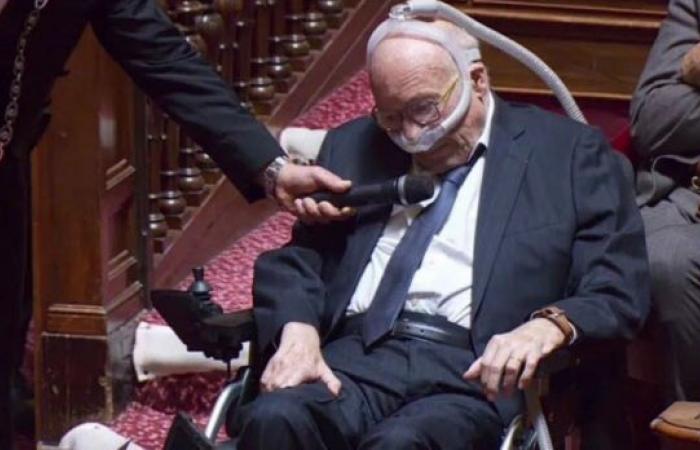 Aquejado de la enfermedad de Charcot, este senador mueve el Senado