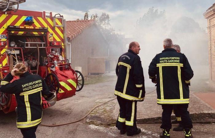 Saint-Sulpice-sur-Lèze. Un contenedor de basura se incendia en la Place de la Bascule