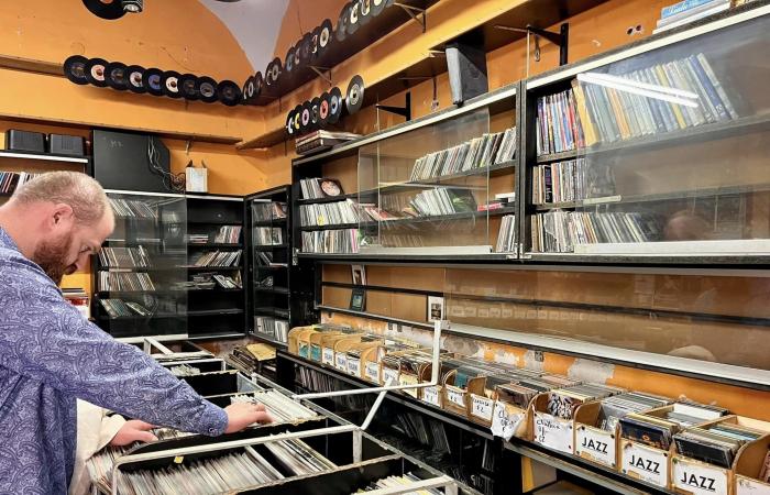 “Ganamos menos dinero con el jazz que con la pizza”: la última tienda de discos de Nápoles cierra definitivamente sus puertas