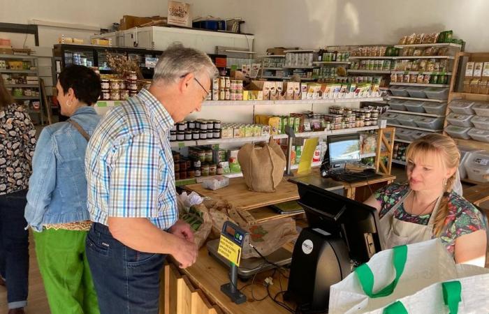 Cómo este supermercado comunitario resurgió de las cenizas tras un incendio