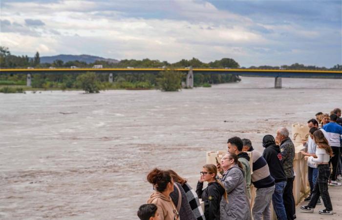 El Ródano ha comenzado a decaer, pero el tráfico sigue siendo difícil en Aviñón