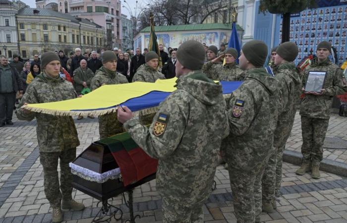 Ucrania repatria los cuerpos de 501 soldados muertos