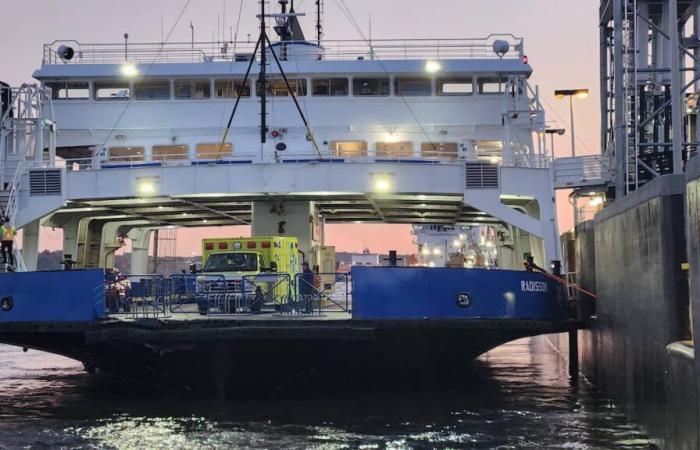 Un fuerte impacto daña uno de los dos barcos del ferry Quebec-Lévis